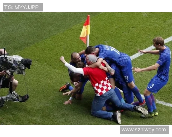 足球明星狂人揭秘：他如何在绿茵场上创造传奇与疯狂的故事